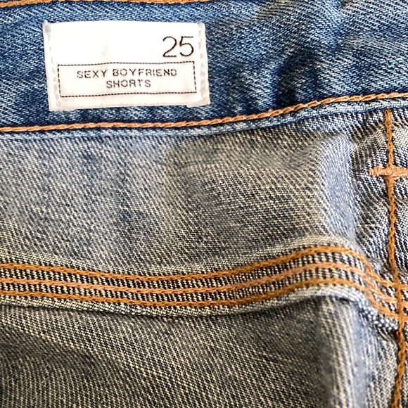 NWOT •GAP Sexy Boyfriend Distressed Denim Classic Jean Shorts • Mid Rise • HP🎉 - Picture 4 of 16